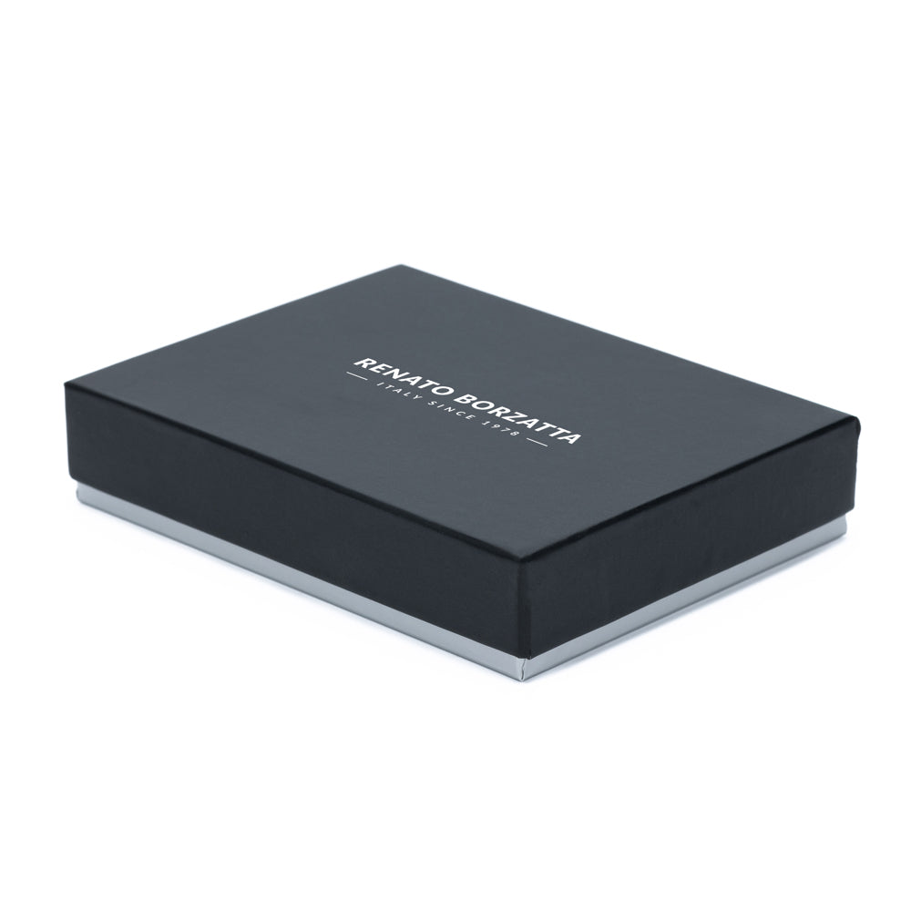 RB12129A | Women's wallet in genuine full grain leather, dollar/light grain. Black color. RFID protection. Size when closed: 18.5 x 10 x 3 cm. Packaging: gift box bottom/cover